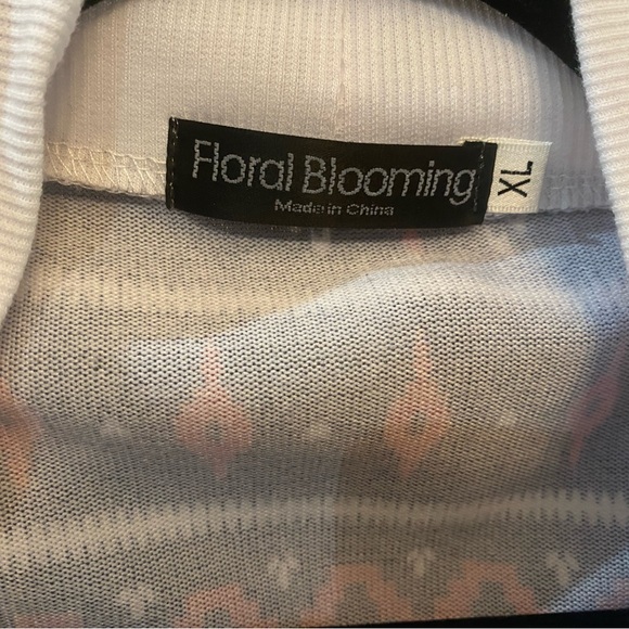 Set of 2 Floral Blooming Winter/Christmas cardigans - Picture 4 of 7